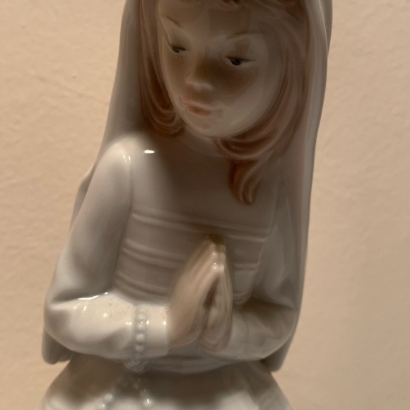 Lladro Nao First Communion Figurine - Picture 2 of 8